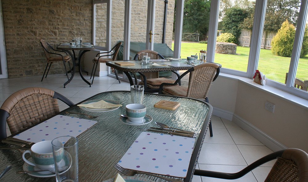 Wheatleys Farm Bed-and-Breakfast, nr Swindon/Cirencester/Cotswolds/Water-Park B&B