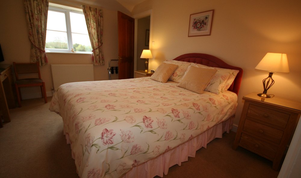 Wheatleys Farm Bed-and-Breakfast, nr Swindon/Cirencester/Cotswolds/Water-Park B&B