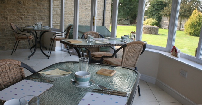 Wheatleys Farm Bed-and-Breakfast, nr Swindon/Cirencester/Cotswolds/Water-Park B&B