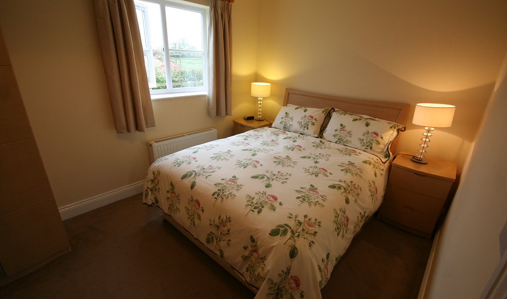 Wheatleys Farm Bed-and-Breakfast, nr Swindon/Cirencester/Cotswolds/Water-Park B&B