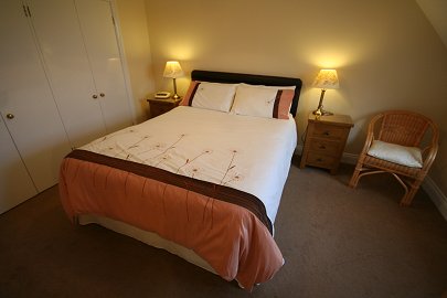 Wheatleys Farm Bed-and-Breakfast, nr Swindon/Cirencester/Cotswolds/Water-Park B&B