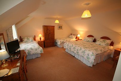 Wheatleys Farm Bed-and-Breakfast, nr Swindon/Cirencester/Cotswolds/Water-Park B&B